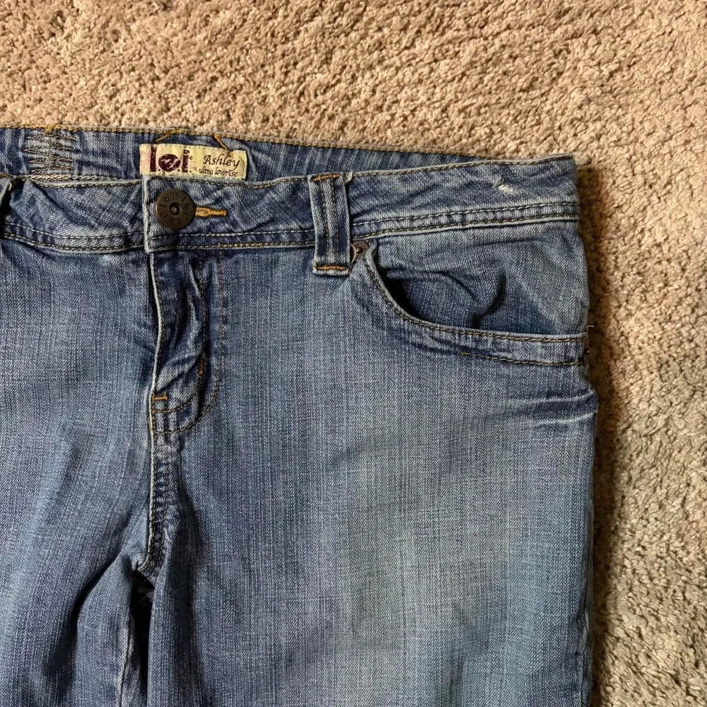 Lei Ashley Ultra Low Rise Denim Capri Jeans Blue Y2K Embroidered Pockets Size 15